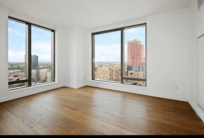 Building Photo - 99 Hudson St