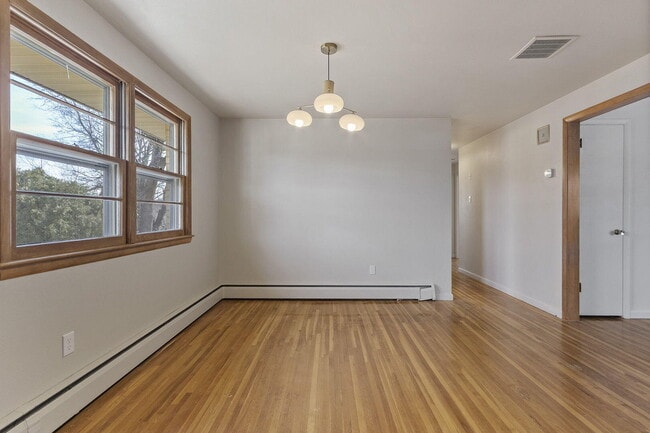 Building Photo - 340 Crown Point