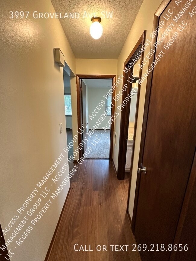 Building Photo - 3997 Groveland Ave SW