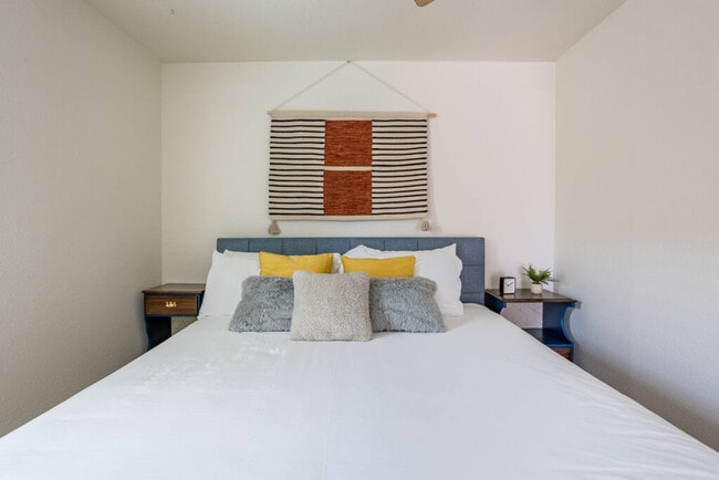 Building Photo - 4916 Long Branch Ave