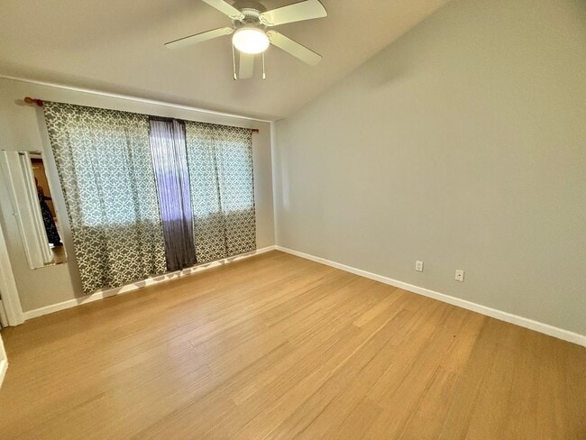 Building Photo - 3 Bedrooms / 2.5 Bathrooms Townhome at Ili...