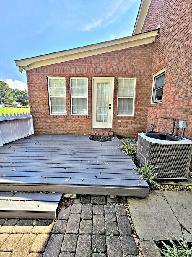 Building Photo - 2402 Harpeth Pl SW