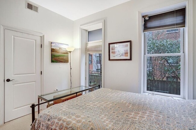 Building Photo - 1323 Clifton St NW