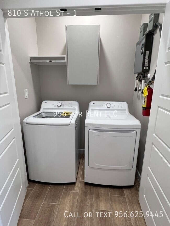 Building Photo - 810 S Athol St