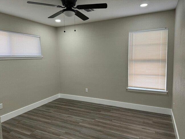 Building Photo - 7907 Stagecoach Ln