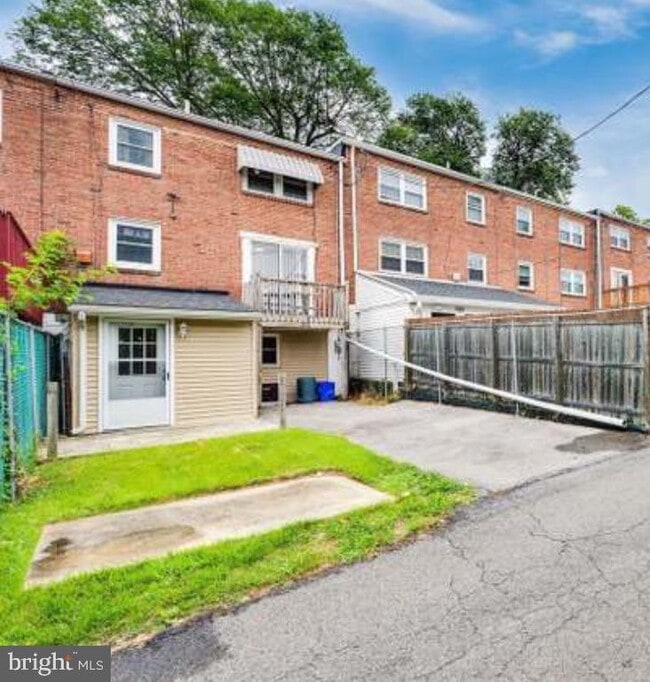 Building Photo - 321 Linden Ln