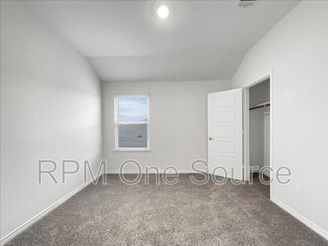 Building Photo - 4009 Savoy Wy