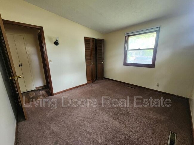 Building Photo - 267 W Rio Rd