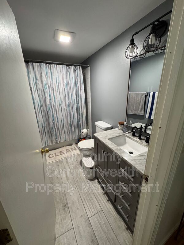 Building Photo - 26 Tiverton Ave