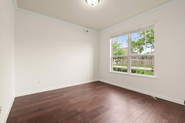 Building Photo - 25935 Foxrun Vista Dr