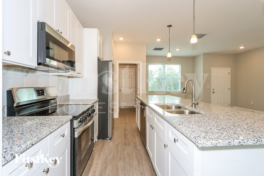 Building Photo - 331 Halloran St SE