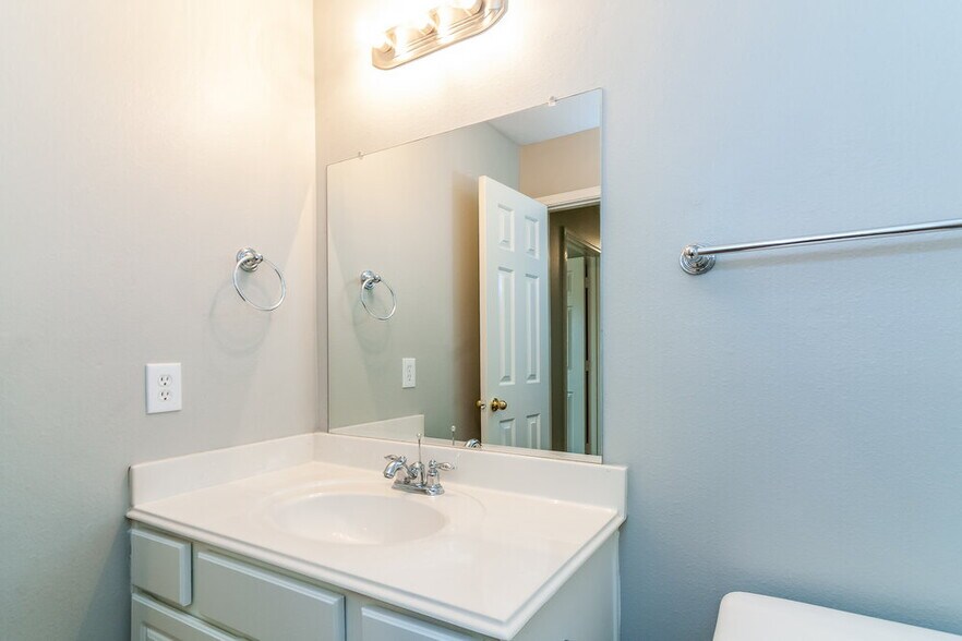 Building Photo - 16110 Marcelia Dr