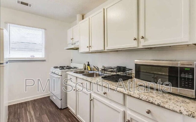 Building Photo - 1173 Moton Ave SW