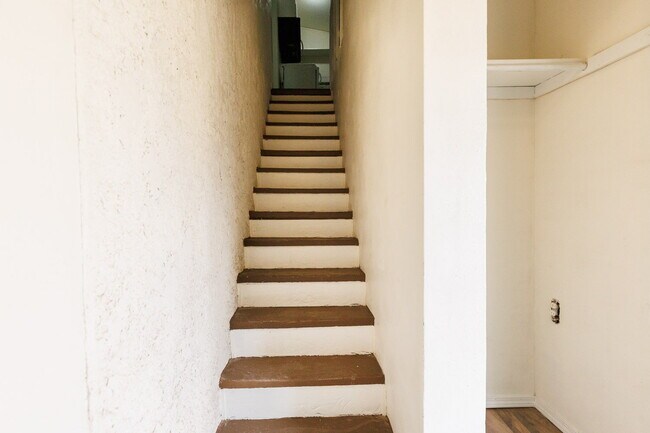 Building Photo - Spacious Backhouse Near Texas Tech, and Medical Centers!!