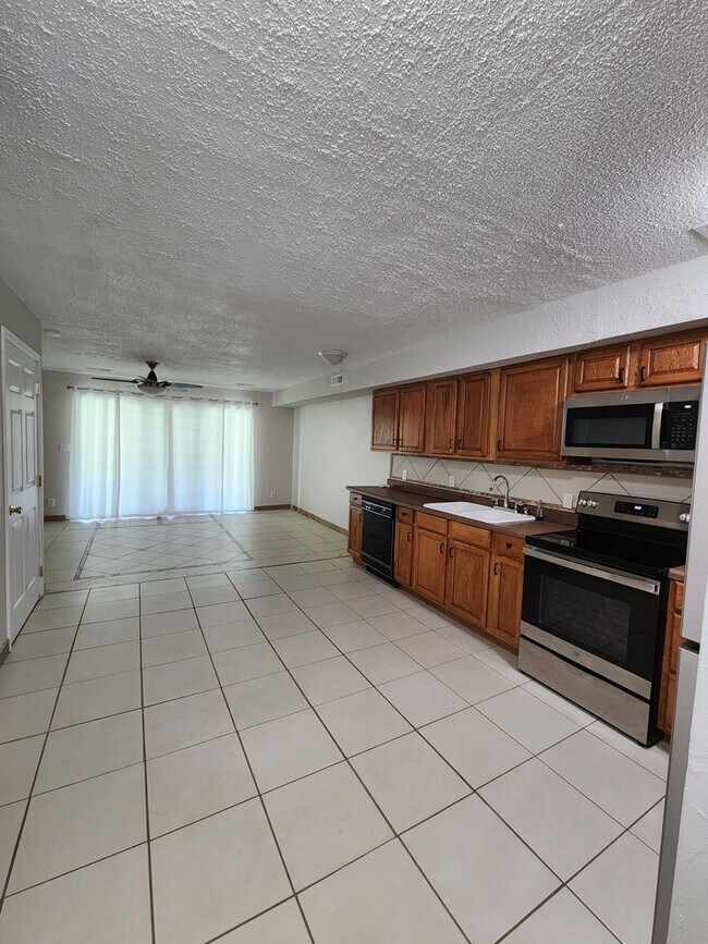 Building Photo - 70 Wilshire Heights Dr