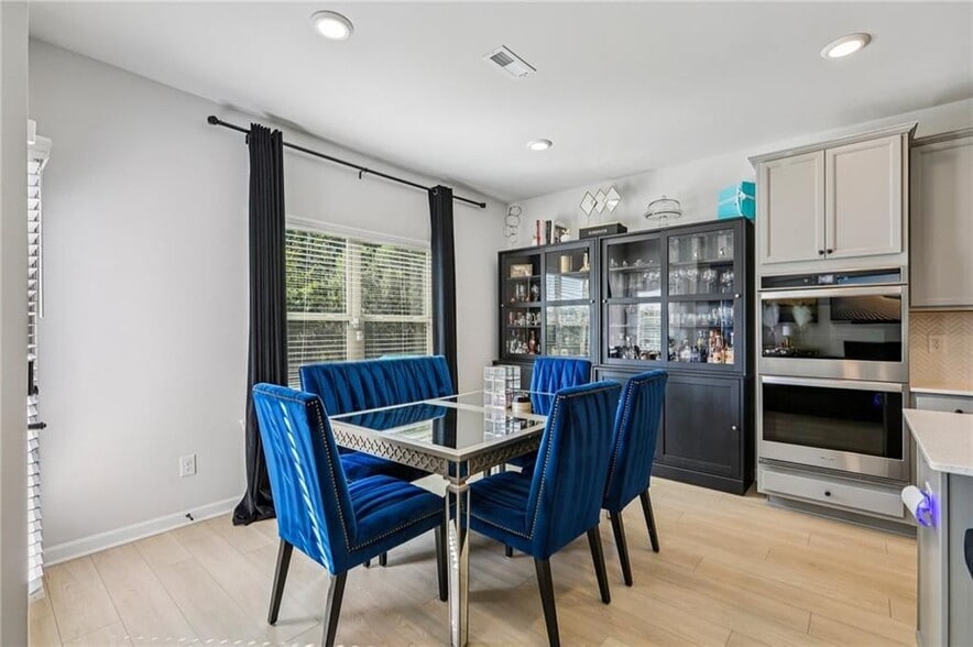 Building Photo - 4774 Sultana Way