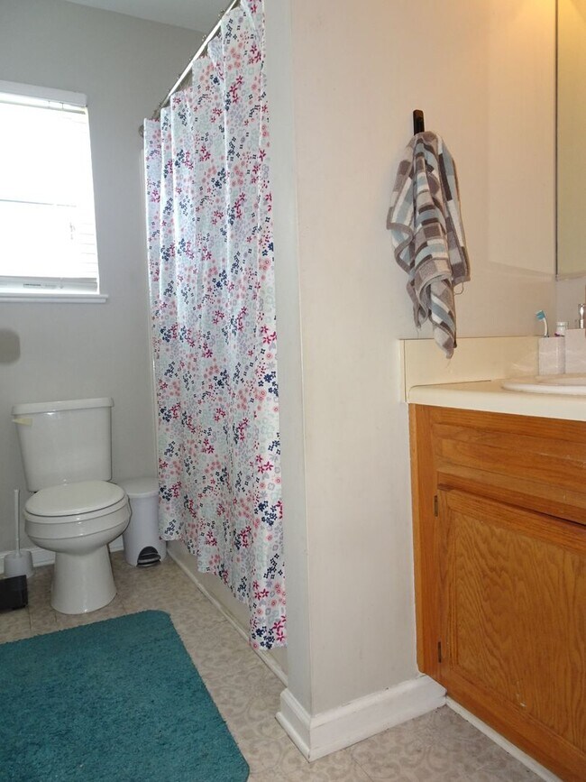 Building Photo - 3 Bedroom 2.5 Bath Single Family Home for Rent in Penniman East