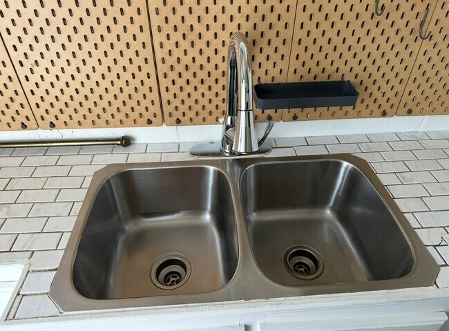 Kitchen Sink - 1302 W Bell St