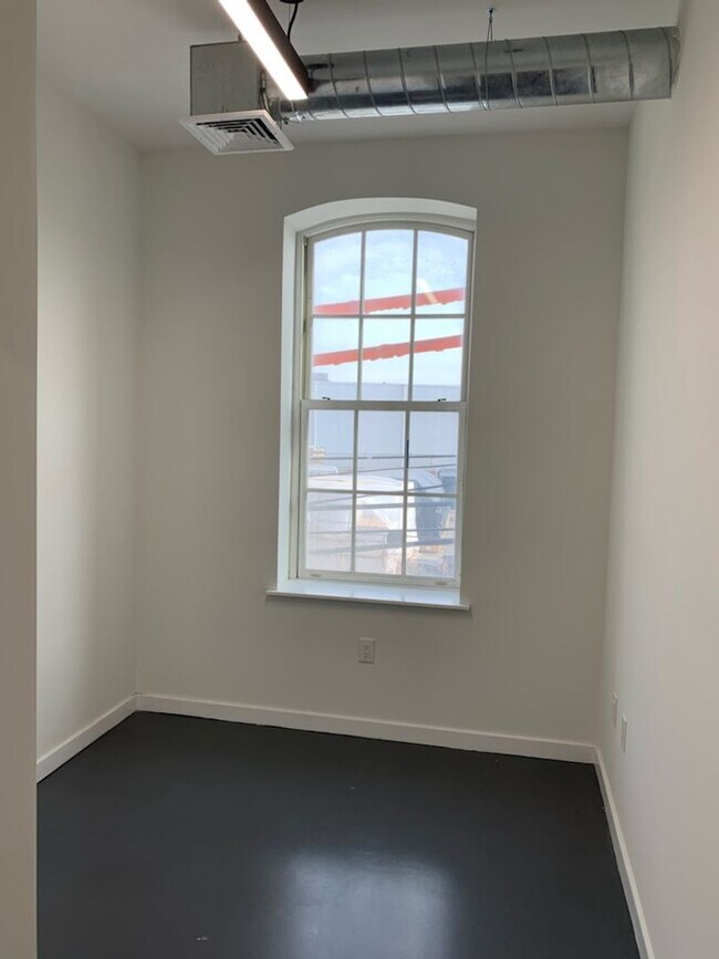 Building Photo - 1710 N 5th St