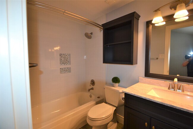 Building Photo - 2626 North Blvd