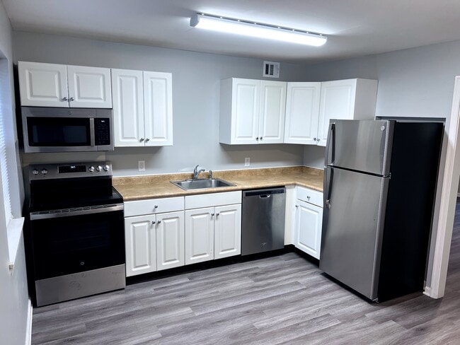 Full Kitchen - Waterglen Apartments