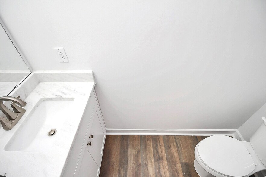 Building Photo - Room in House on Hunters Crossing Ln