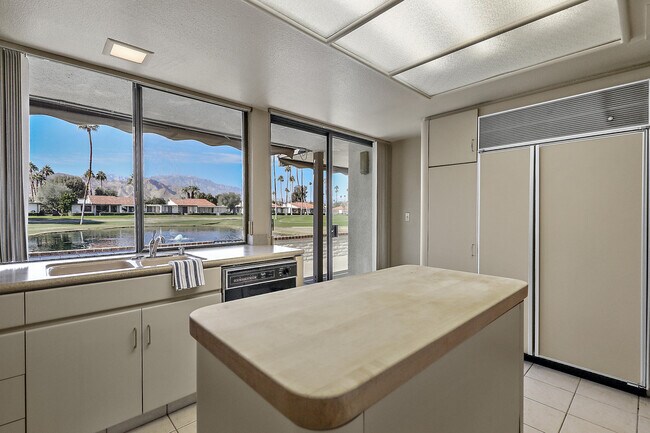 Building Photo - 11 Ronda Dr