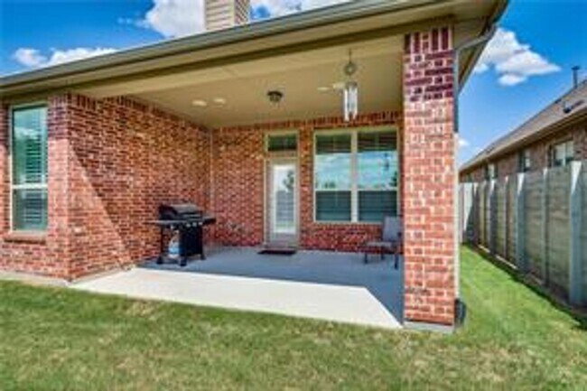 Building Photo - Another chance to own this warm and inviti...