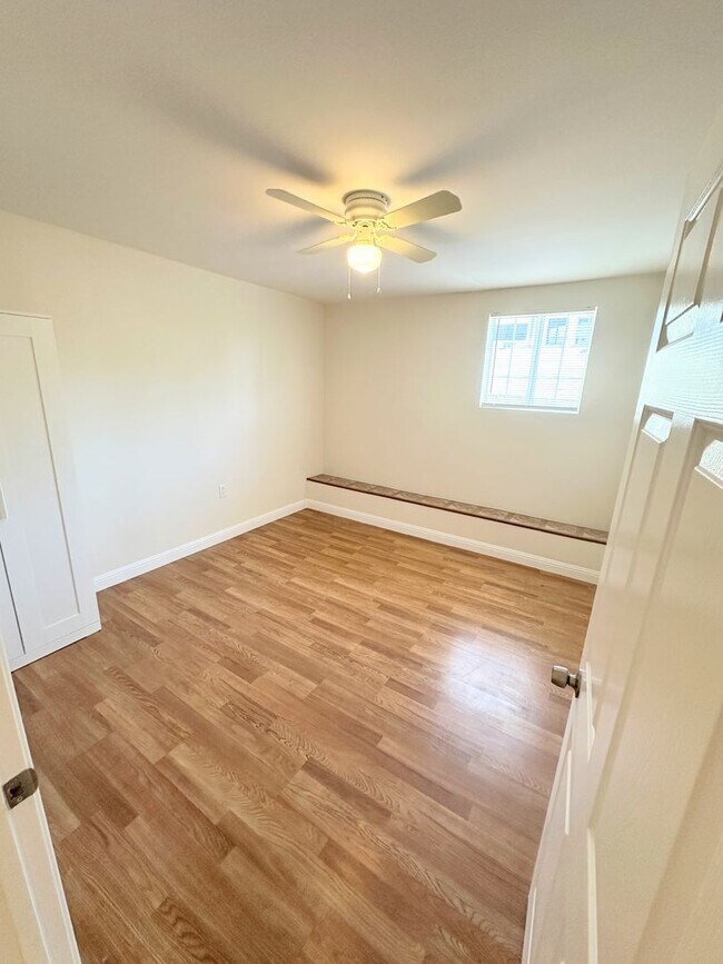 Building Photo - *UP TO 2 MONTHS FREE RENT* 5bd/1.5ba, Inqu...