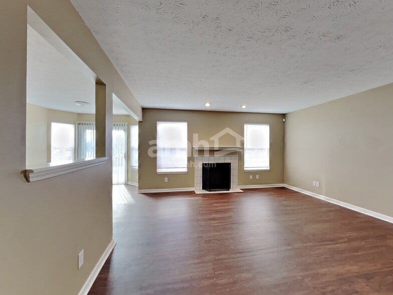 Building Photo - 1349 Oak Lake Ln