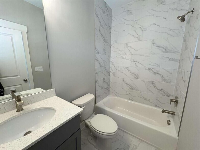 Building Photo - 1104 Thomas St