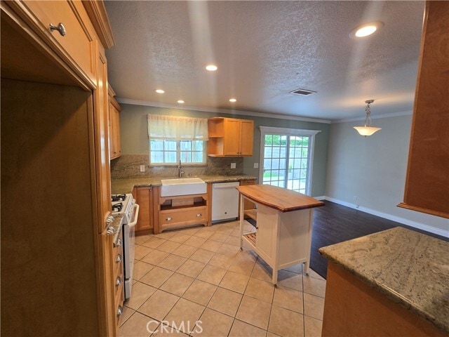 Building Photo - 6792 Sylvia Dr