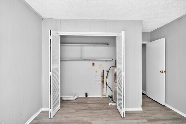 Building Photo - 2423 Underwood St