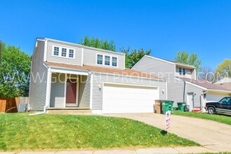 Building Photo - 3 Bed 2.5 bath Home with a fully fenced yard in West Des Moines with a 2-Car attached garage