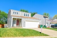 Building Photo - 3 Bed 2.5 bath Home with a fully fenced yard in West Des Moines with a 2-Car attached garage
