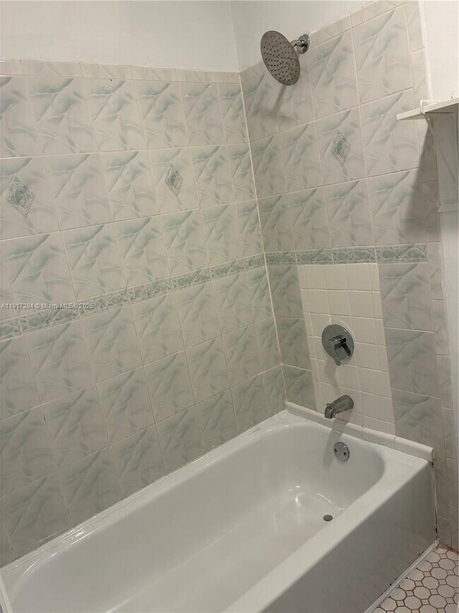 Building Photo - 750 NE 86th St