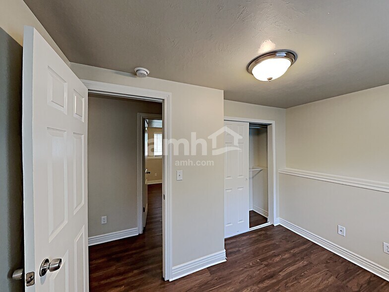 Building Photo - 521 N Quincy Ave