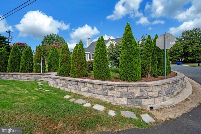 Building Photo - 1001 Clearview Ave