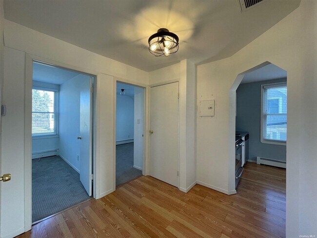 Building Photo - 20 Dewey St