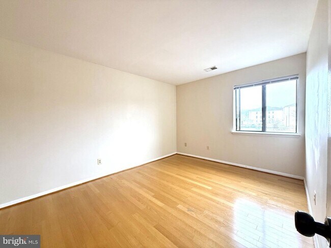 Building Photo - 532 Riviera Dr