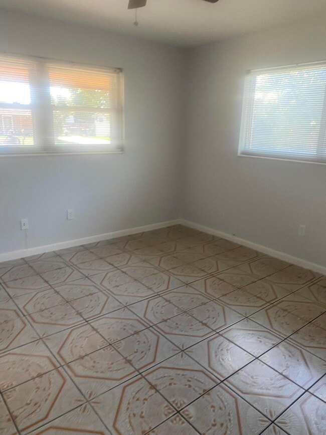 Building Photo - 4365 Edward Rd