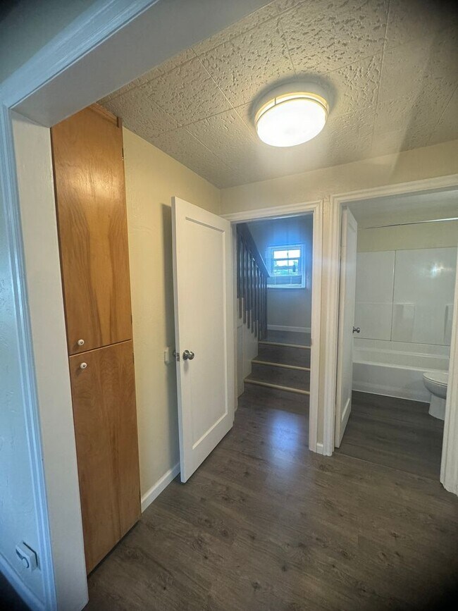 Building Photo - 3-Bedroom, 1-Bath Home In The Cal Young Ar...