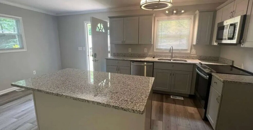 Building Photo - 3473 McKenzie Dr