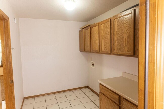 Building Photo - 304 Eccell Ct