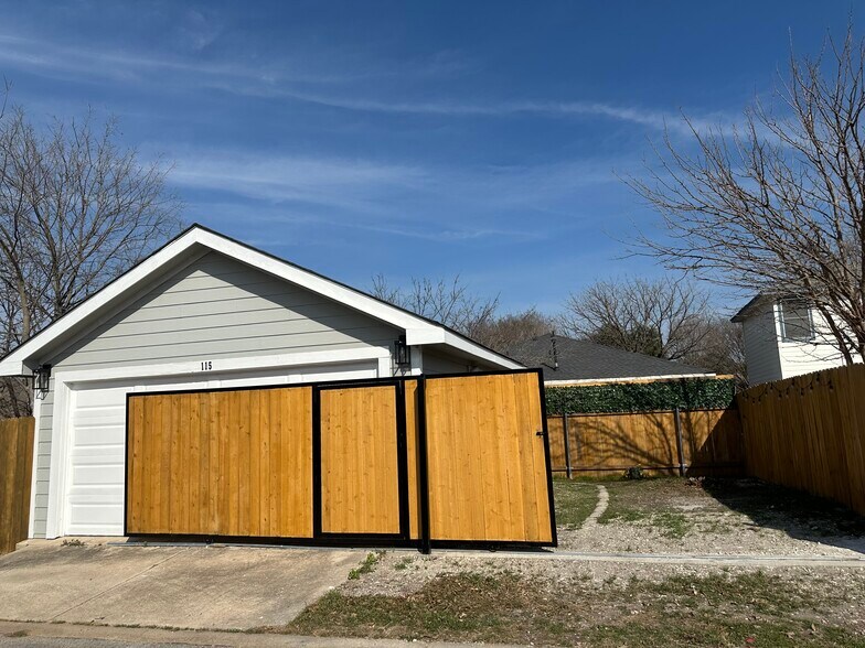 Building Photo - 115 Mist Flower Dr