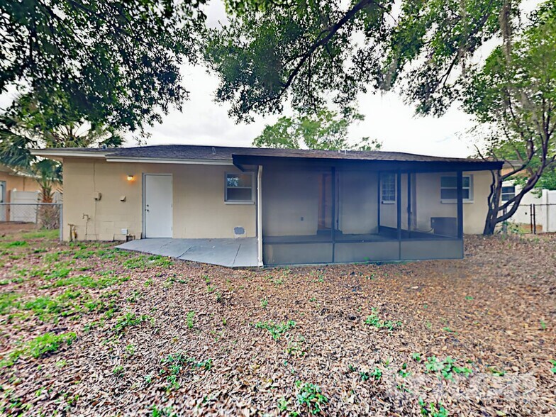 Building Photo - 1218 Windsor Cir