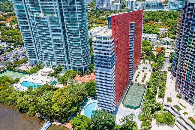 Building Photo - 1627 Brickell Ave