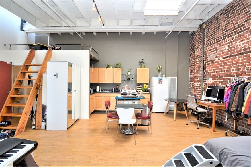 Building Photo - 730 29th St
