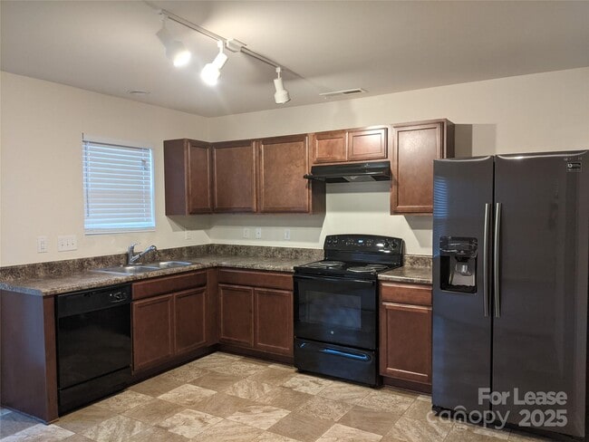 Building Photo - 2040 E Park Dr