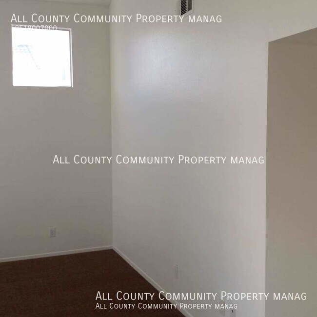 Building Photo - 1042 N Turner Ave